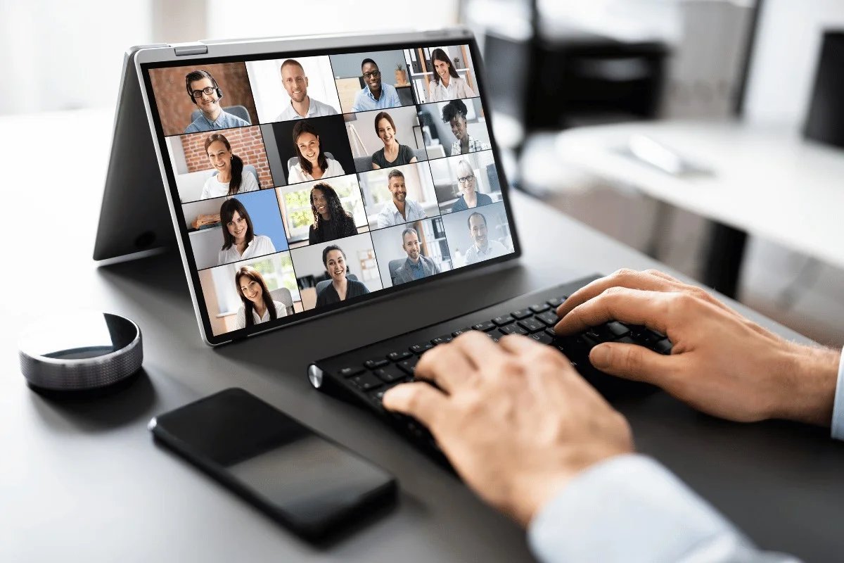 Hybrid team collaboration using Asana for remote and office work