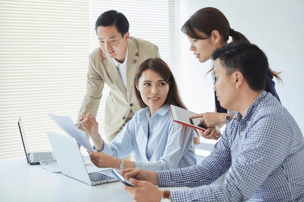 Vistar team collaborating - your trusted Asana partner in Qatar
